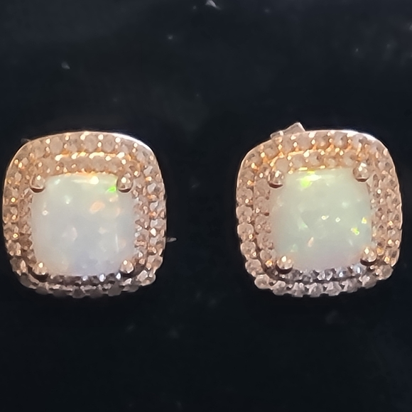 BRAND NEW BEAUTIFUL ROSE GOLD OVER STERLING SILVER AND LAB CREATED OPAL ERRINGS. - Picture 7 of 11